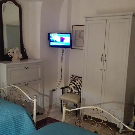Longo De Bellis לינה וארוחת בוקר