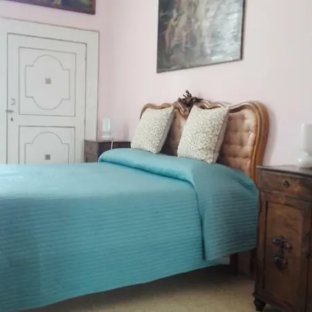 Alojamento de Acomodação e Pequeno-almoço Longo De Bellis 4*